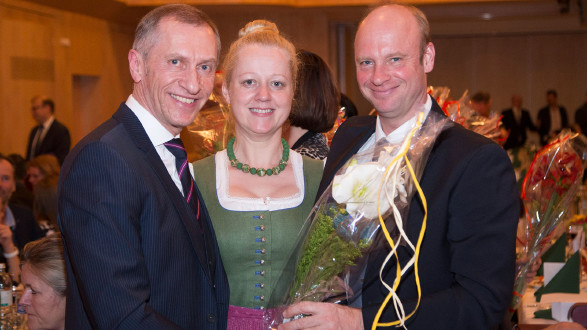 AK-Präsident Josef Pesserl überreichte persönlich Blumen und Geschenke.