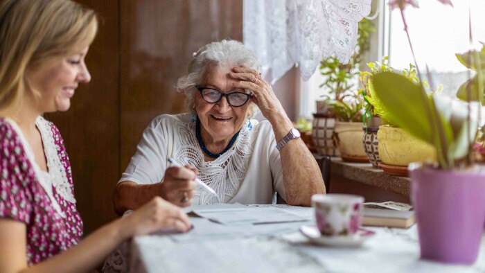 Die Pflege und Betreuung von Menschen stellt eine der zentralen Herausforderungen für die Zukunft dar. Mit den 18 Maßnahmen des zweiten Teils der Pflegereform sollen die Rahmenbedingungen für jene, die Pflege leisten, verbessert werden.